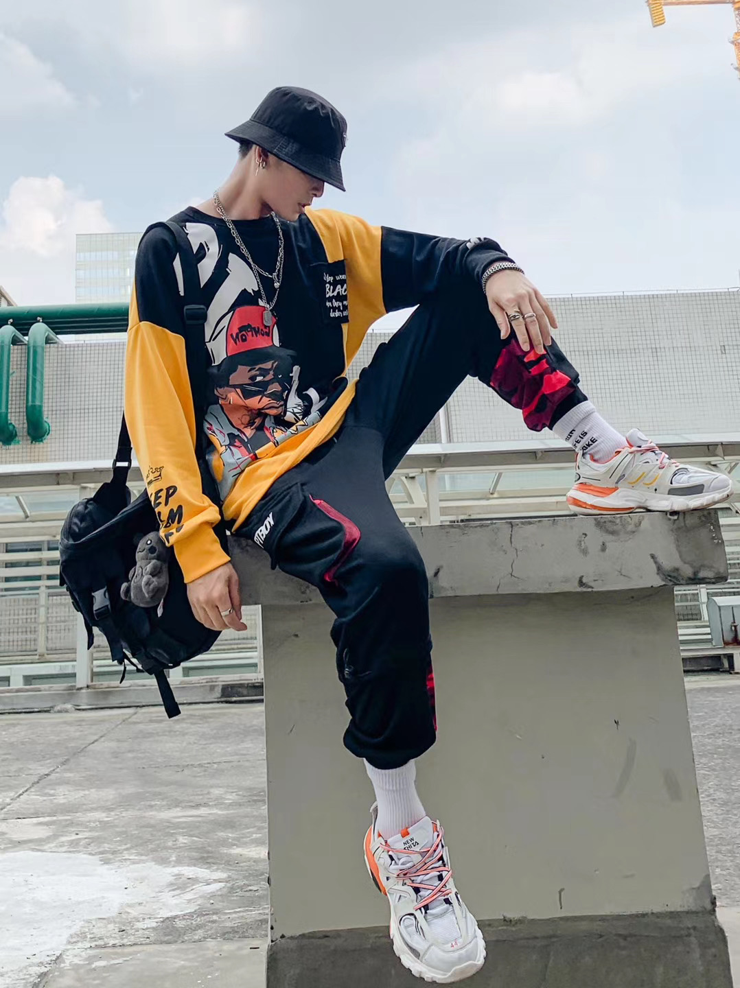 模特嘻哈國(guó)潮服裝拍攝